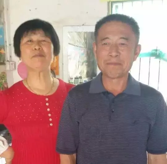 红四方复合肥零售商袁有根夫妇 红四方复合肥零售商袁有根夫妇