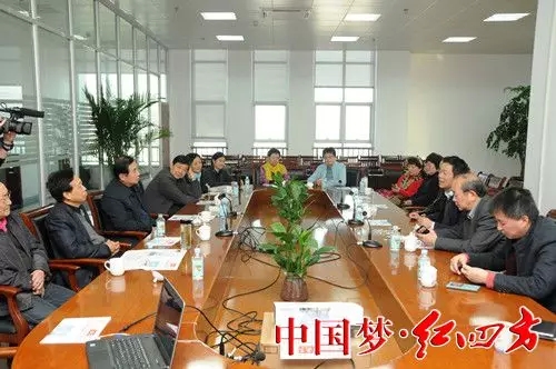 原安徽省人大副主任郭万清率省市老领导一行到红四方视察工作，中盐红四方总经理方立贵、常务副总经理罗斌、工会主席张菊等热情接待。