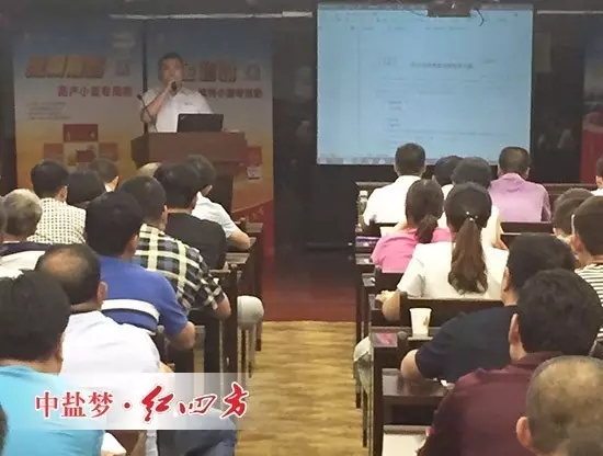 西北公司中心经理方锐作淡储政策解析，针对秋季用肥特点和政策方案，以及西北区域在运输、打款和提货返还三个方面做详细解说。