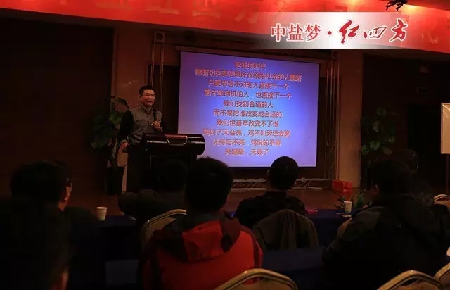 抢钱的时代，哪有功夫跟思想还在原始社会的人墨迹，只要思想不对的人直接下一个；看不到商机的人，也直接下一个；我们找到合适的人，而不是把谁改变成合适的，我们也基本改变不了谁，鸡叫了天会亮，鸡不叫天还会亮，天亮与不亮，鸡说的不算，关键是，天亮了
